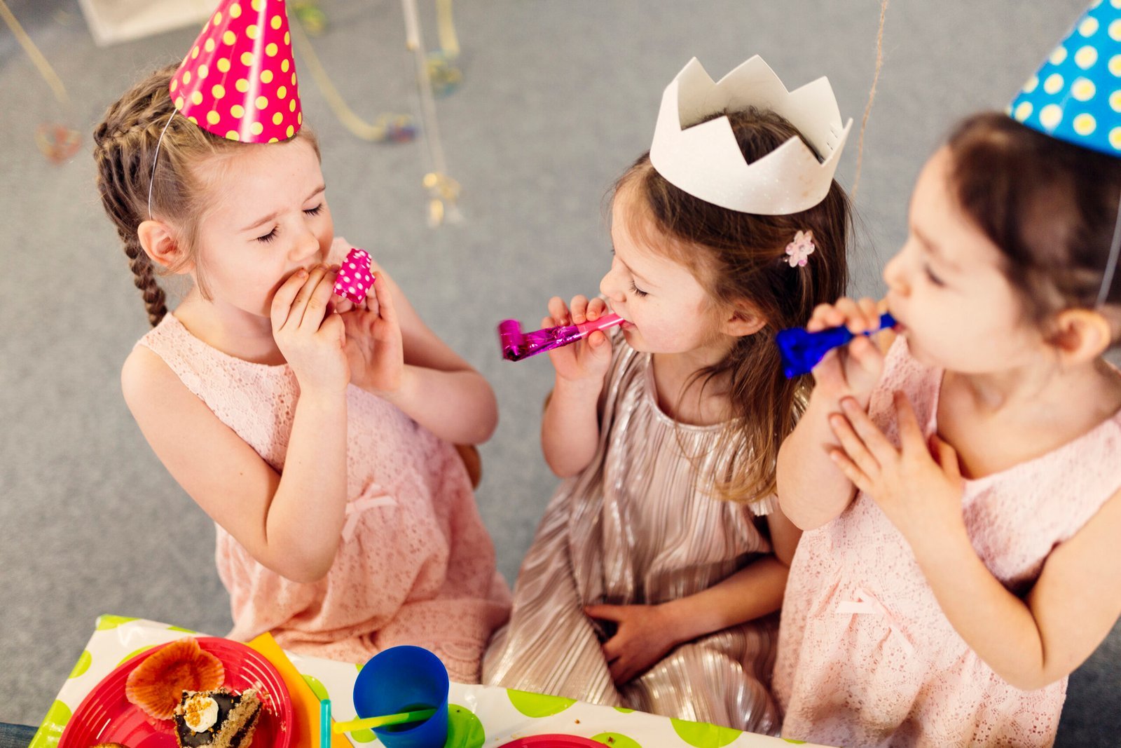 girls-with-party-toys-birthday